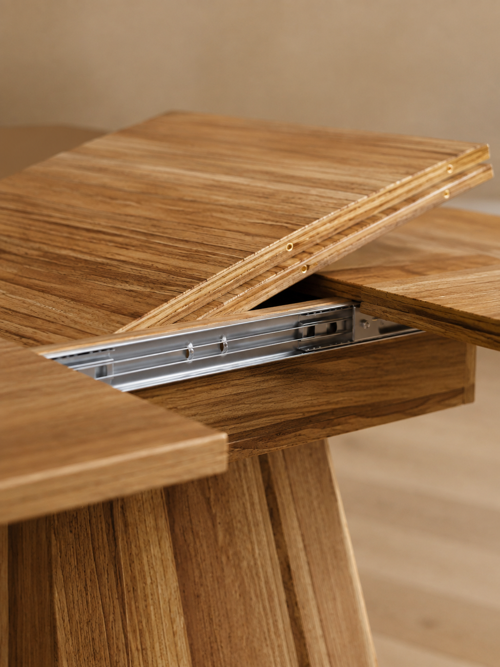 Vintara – Table ronde extensible 4 à 6 personnes, MDF marron